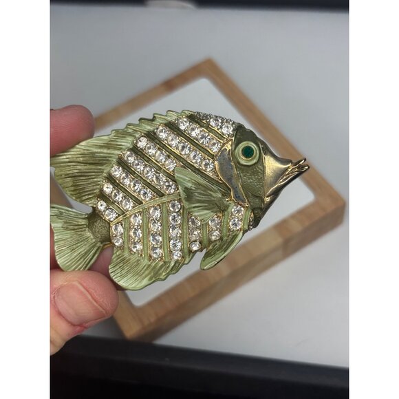 Vintage Rhinestone Fish Brooch Pin Gold Tone With Emerald Eye - Picture 9 of 9